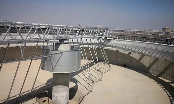 ZQXN型週(zhou)邊傳動全橋虹(hong)吸式吸泥(ni)機